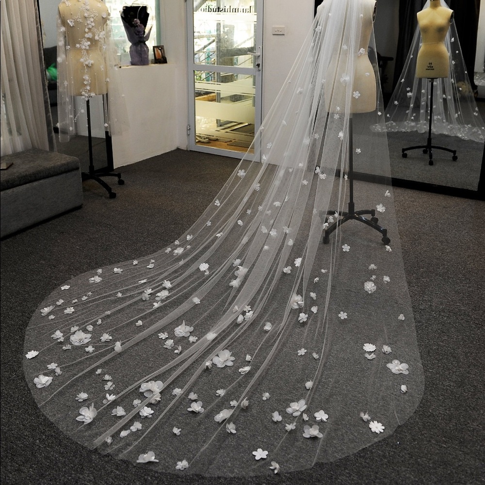 Floral appliqué bridal veil cathedral length